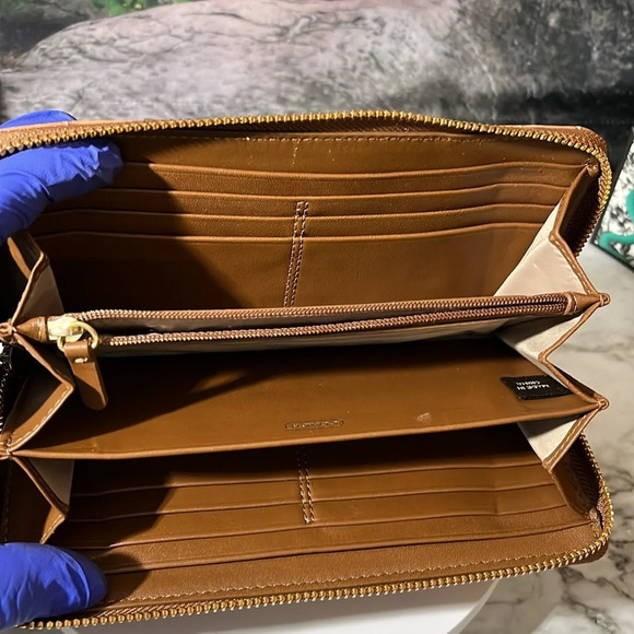 COACH CAYMAN EMBOSSED TAN LEATHER ZIPPY WALLET IN EUC - Picture 12 of 14